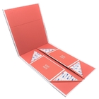 De roze die Papercard-Dozen van de Luxegift voor de Verjaardag van Huwelijkengraduaties worden geplaatst